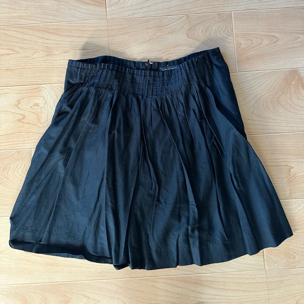 🌻 2/$10 Banana Republic black cotton pleated mini skirt size 8 petite